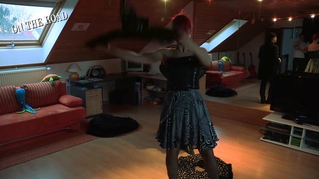 Epic Quick Change Costume Illusions // On The Road смотреть онлайн