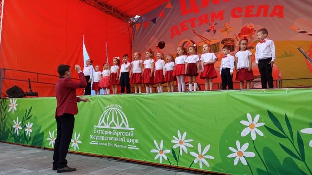 Вместе весело шагать - хор "Крутые парни и девчонки" смотреть онлайн