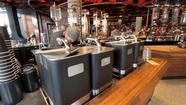 Обзор кофейни Starbucks Reserve в Нью Йорке | Старбакс для богатых смотреть онлайн