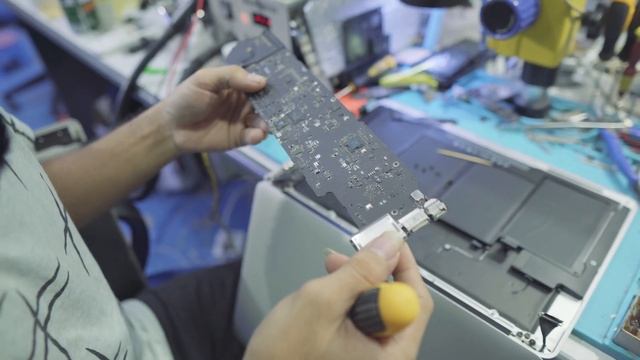 MacBook Air A1466 SMC Replacement