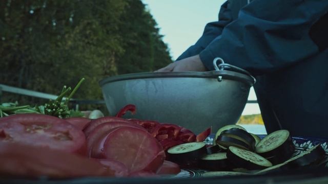 БУГЛАМА Азербайджанская с Курицей в казане на костре! В собственном соку! смотреть онлайн