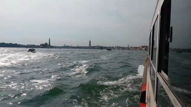 Круизный лайнер в Венеции смотреть онлайн