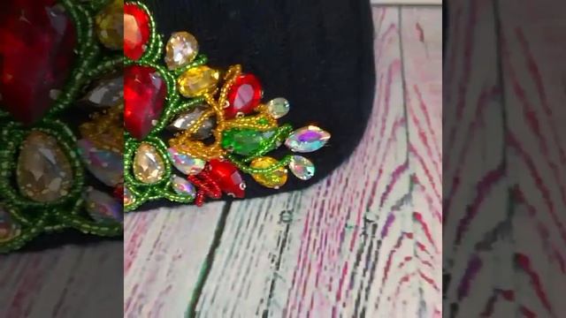 Шапка со стразами и бисером смотреть онлайн