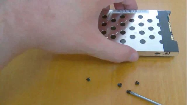 Toshiba R830 Series: HDD replacement смотреть онлайн
