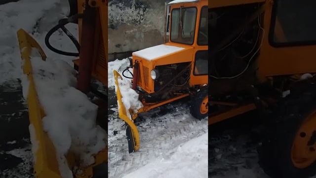 Самодельный трактор из старого ЛуАЗ с двигателем ВАЗ обзор часть 1 смотреть онлайн