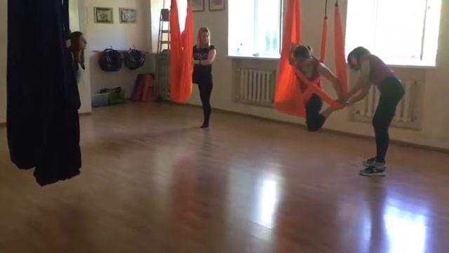 Йога в гамаках смотреть онлайн