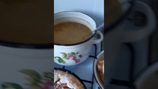 Рубрика "Наготовила" Суп лапша с курочкой, гречка, тушеная индейка и пирог со сливой. смотреть онлайн