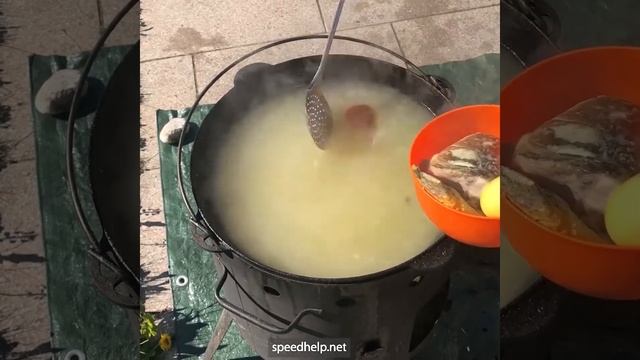 Как приготовить уху в казане на костре. Германия. смотреть онлайн