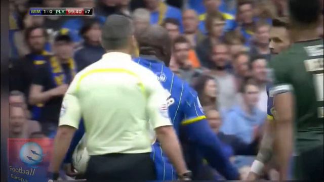 Адебайо Акинфенва, (п нападающий) 108 кг