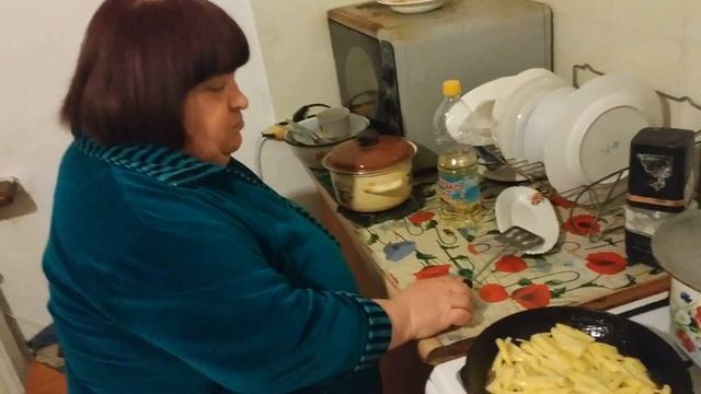 ЖАРЕНАЯ КАРТОШКА БЕЗ САЛА смотреть онлайн