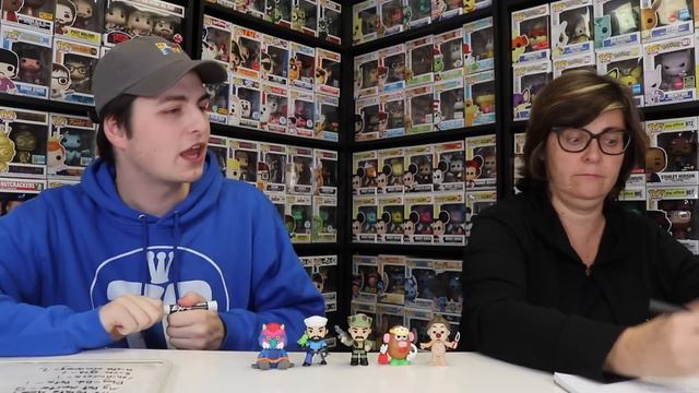Unboxing an ENTIRE Case of Retro Toys Funko Mystery Minis! смотреть онлайн