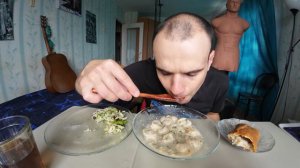 МУКБАНГ ПЕЛЬМЕНИ С БУЛЬОНОМ / ХАЧАПУРИ С КУРИЦЕЙ И ГРИБАМИ/ САЛАТ/ ОБЖОР/ EATING Mukbang / ASMR АСМР