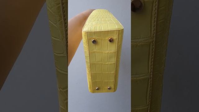 Натуральная кожа крокодила ? ? ? Модель "Channel". Размер 22×19 см . Спросите меня +66 63 83 907 53 смотреть онлайн