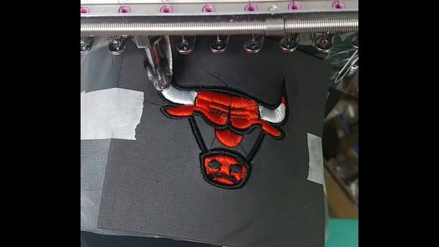 Chicago Bulls. Премиум бейсболки с объемной вышивкой эмблемы Чикаго Булз на заказ. смотреть онлайн