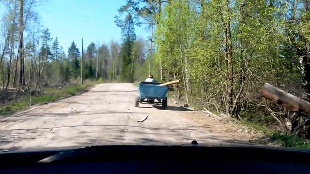 Супруга на мотоблоке мтз едет с бревном смотреть онлайн