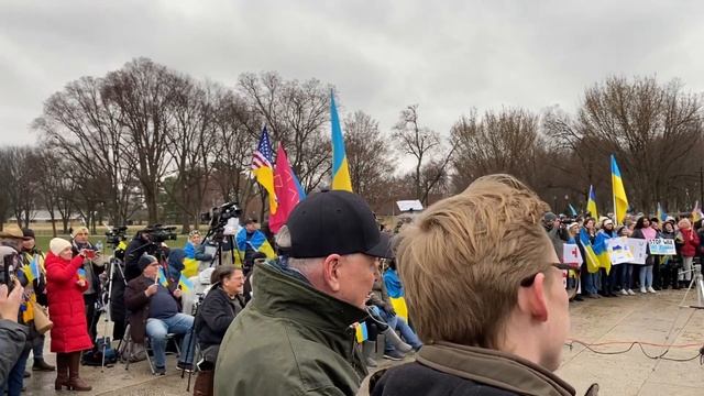 Карі очі, чорні брови в Вашингтоні 25 лютого 2023 смотреть онлайн