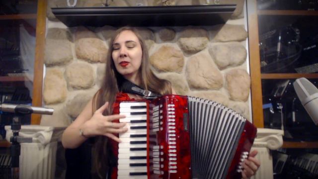 5792 - Red Parrot Milan Piano Accordion MM 25 12 $399 смотреть онлайн