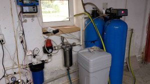 Обезжелезивание, умягчение воды. Раменский р-он. Скважина 120 м. Расход: 3 куб/сут. Fe-9,0 мг/л.