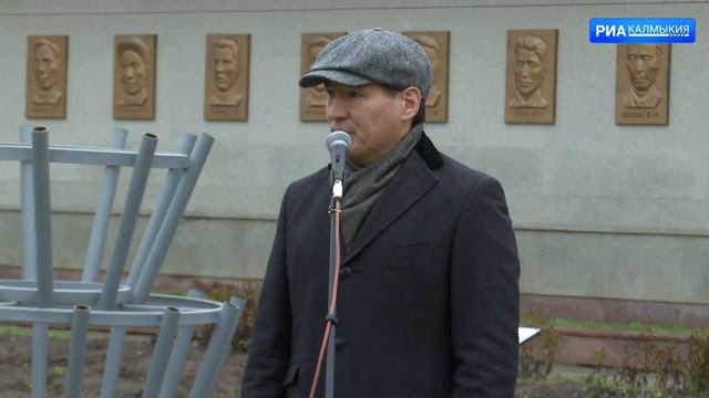 Глава Калмыкии Бату Хасиков принял участие в торжественном возложении смотреть онлайн