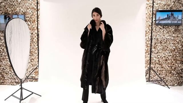 Шуба из меха норки Blackglama с манжетами из соболя - Sarigianni Fur Fashion смотреть онлайн