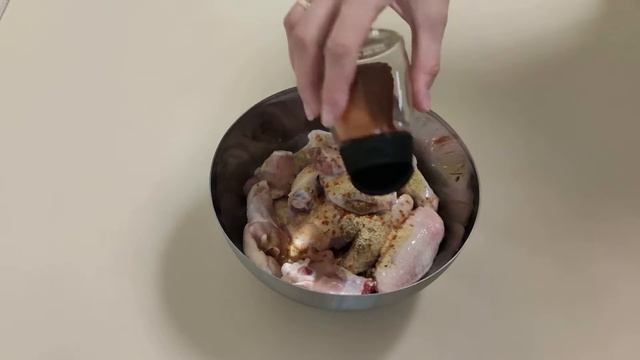 Куриные КРЫЛЫШКИ в КУКУРУЗНЫХ ХЛОПЬЯХ в духовке. Рецепт хрустящих крылышек БЕЗ МАСЛА! смотреть онлайн