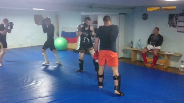 Спарринг по тайскому боксу в клубе Лотос - Уралмаш 2015.07.11 смотреть онлайн