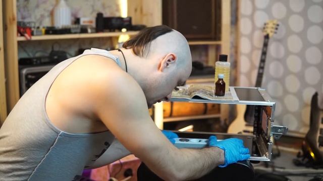 Монтаж крепежных элементов и электропитания в рэковый кейс. смотреть онлайн
