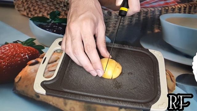 Пироги с вишней и изюмом