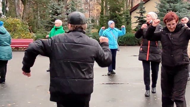 ОДНА КАЛИНА!💃🕺🌺/ТАНЦЫ В ПАРКЕ ГОРЬКОГО ХАРЬКОВ НОЯБРЬ 2021 смотреть онлайн