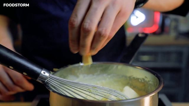 Стейк из цветной капусты с сырным кремом