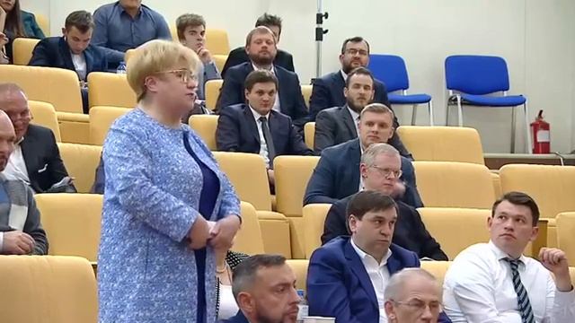 Почему государство должно защищать «лохов»? Президент СРО высказалась в Госдуме о должниках смотреть онлайн