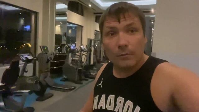 Чтоб посмотреть мир, нужно одно желание начать это , а обманывать себя . смотреть онлайн