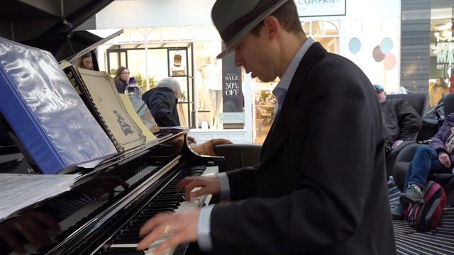 1920s Boogie Woogie played on public piano surprising shoppers during Jazz Festival смотреть онлайн