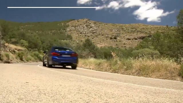2018 Porsche Panamera Turbo vs 2018 BMW M5 смотреть онлайн