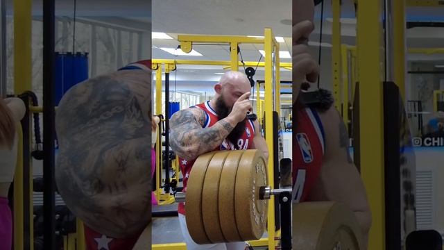 Жим штанги лежа с паузой Павел Бочкарев #качалка #gym #bodybuilding #стараяшкола #качки #geneticlab смотреть онлайн