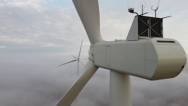 Ветровая электростанция в тумане HD✊ смотреть онлайн