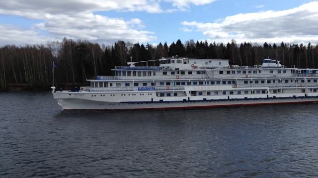 Теплоход.Президент.Идёт в Мышкин.01.05.21год. смотреть онлайн