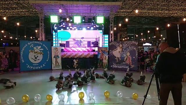 Зирочька крутой танец ежиков. смотреть онлайн
