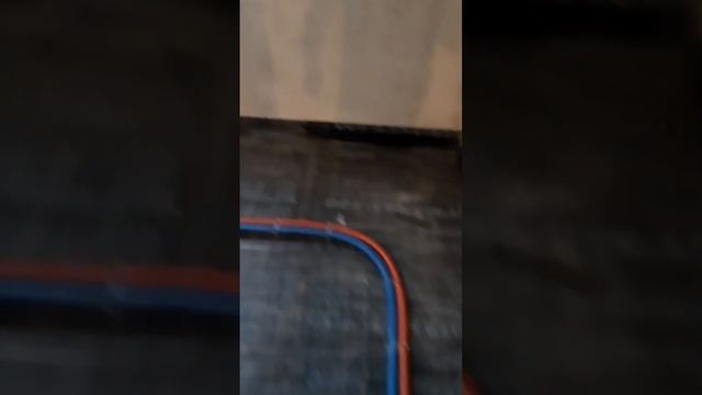 Монтаж труб отопления на гидроизоляцию