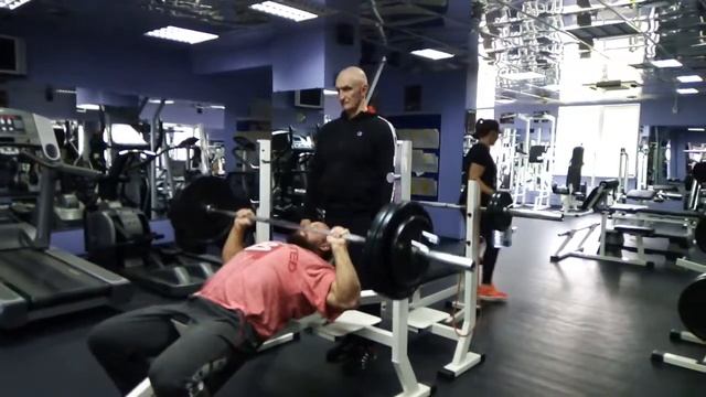 Антон Иванов. Жим на наклонной 120 кг. на 12 повторений. смотреть онлайн