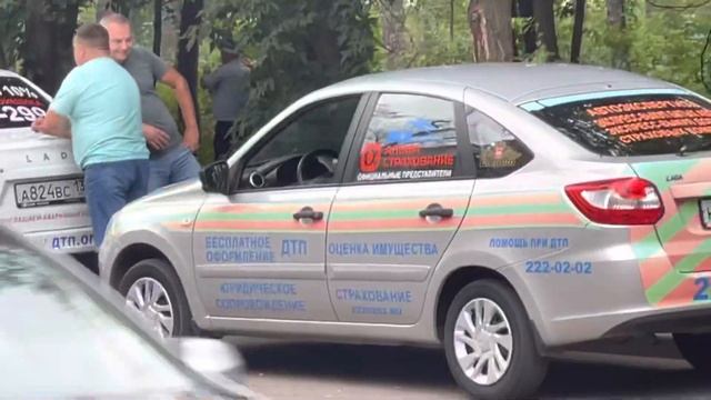 Мусора в кустах, несут службу за наши налоги! Или…. смотреть онлайн
