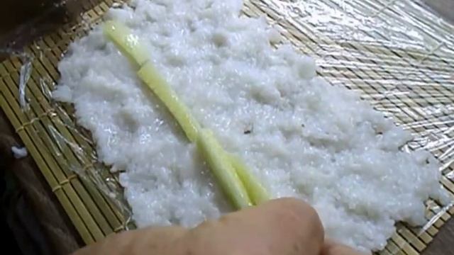 Ролл рисом наружу. смотреть онлайн