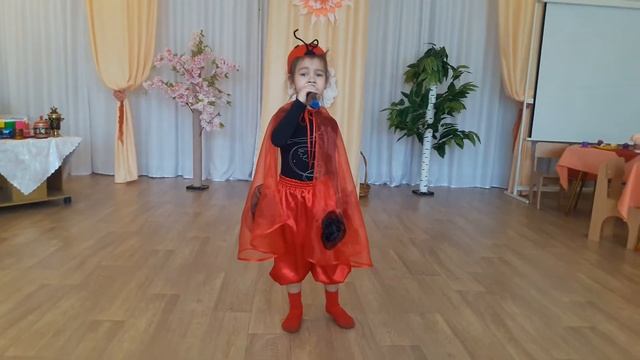 Песня "Божья коровка"поет Карина Малютина ДОУ № 53 Чита смотреть онлайн