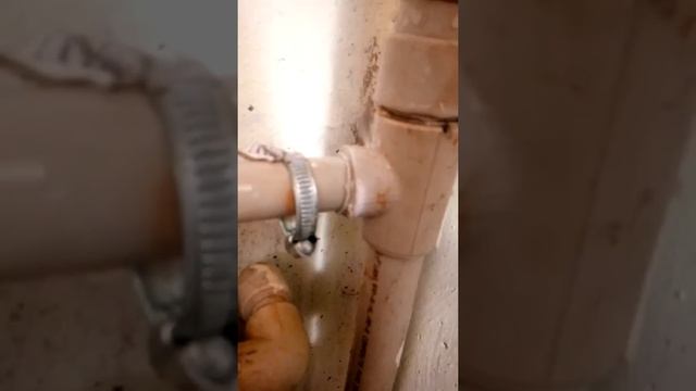 Полипропилен, лопнул тройник на стояке ГВС. смотреть онлайн