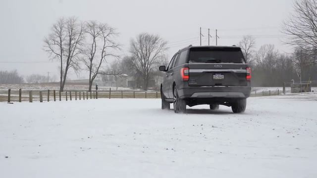 ¡HAY TIRO! Chevrolet SUBURBAN vs Ford EXPEDITION смотреть онлайн