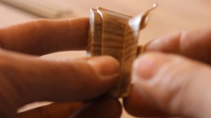 Как крепить  пластиковый плинтус..Обустройство соединений в углах