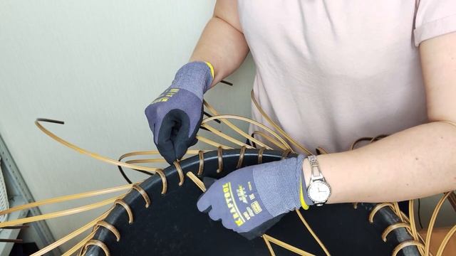 МК Ручки на кашпо из ротанга смотреть онлайн