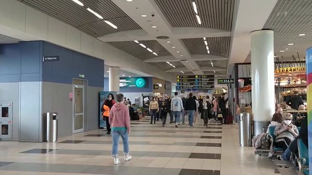 Аэропорт Домодедово 02.05.21. Изменился! Все чисто и культурно. смотреть онлайн