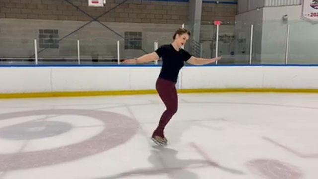 How To Do A Stag Jump - Figure Skating Split Jump Variation смотреть онлайн