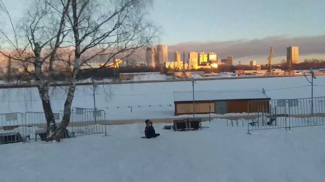 НАШЛИ ЧТО-ТО в ЛЕСУ // VLOG 07.01.23 МОСКВОРЕЧНИК LIFE // Рождественская прогулка